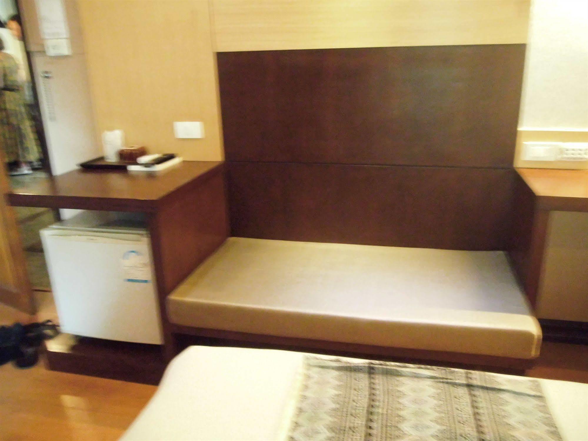 Baan Chalelarn Hotell HHQ Exteriör bild