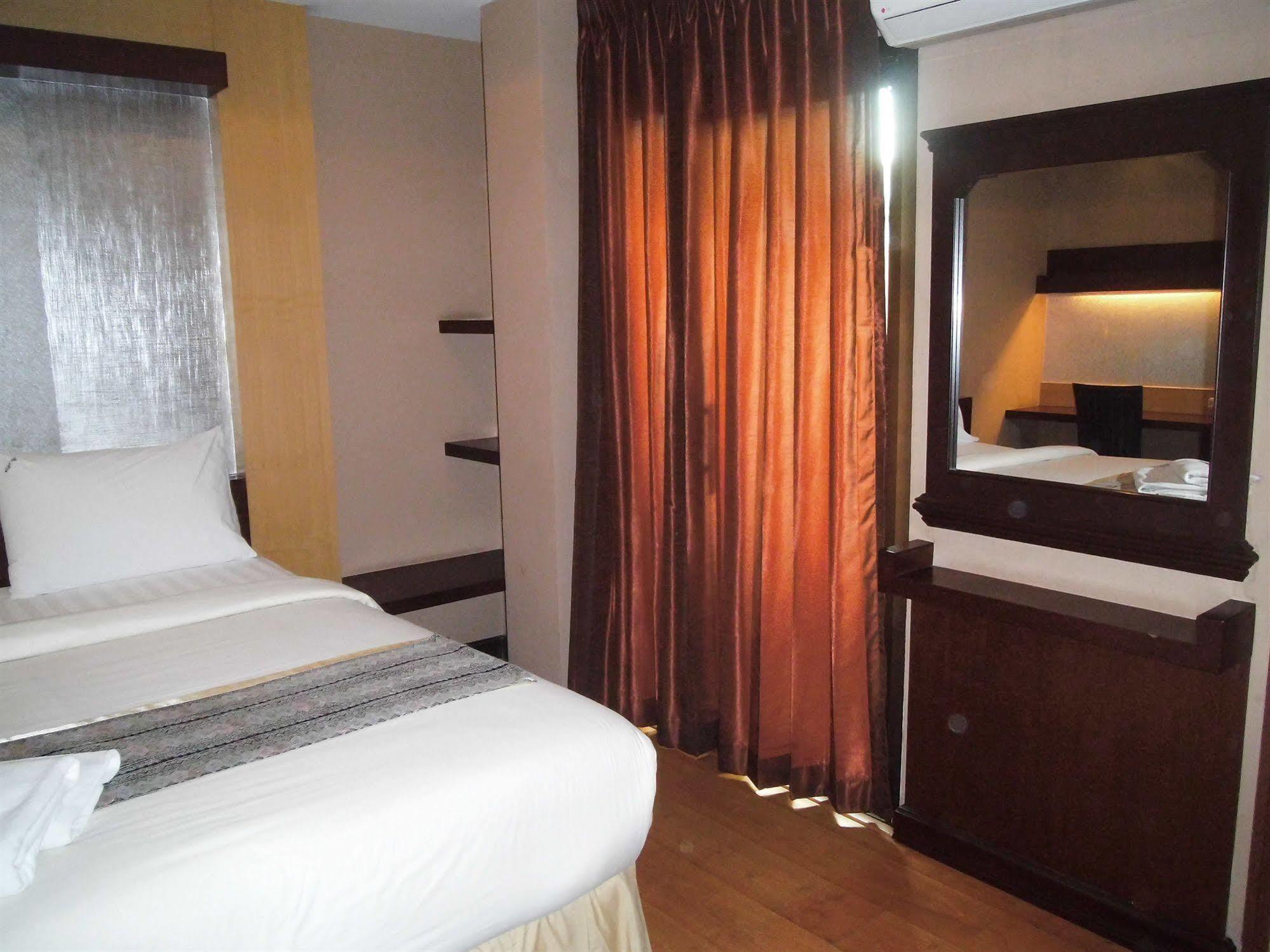 Baan Chalelarn Hotell HHQ Exteriör bild