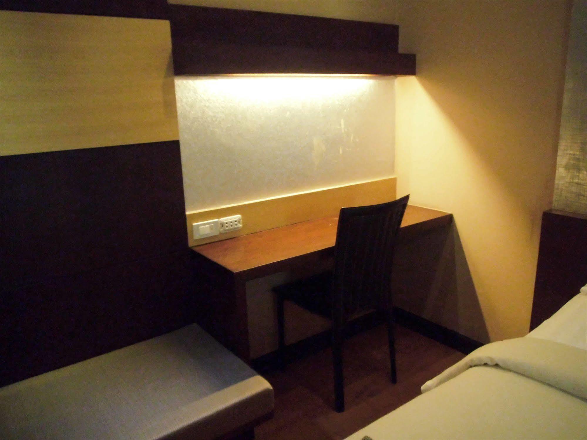 Baan Chalelarn Hotell HHQ Exteriör bild