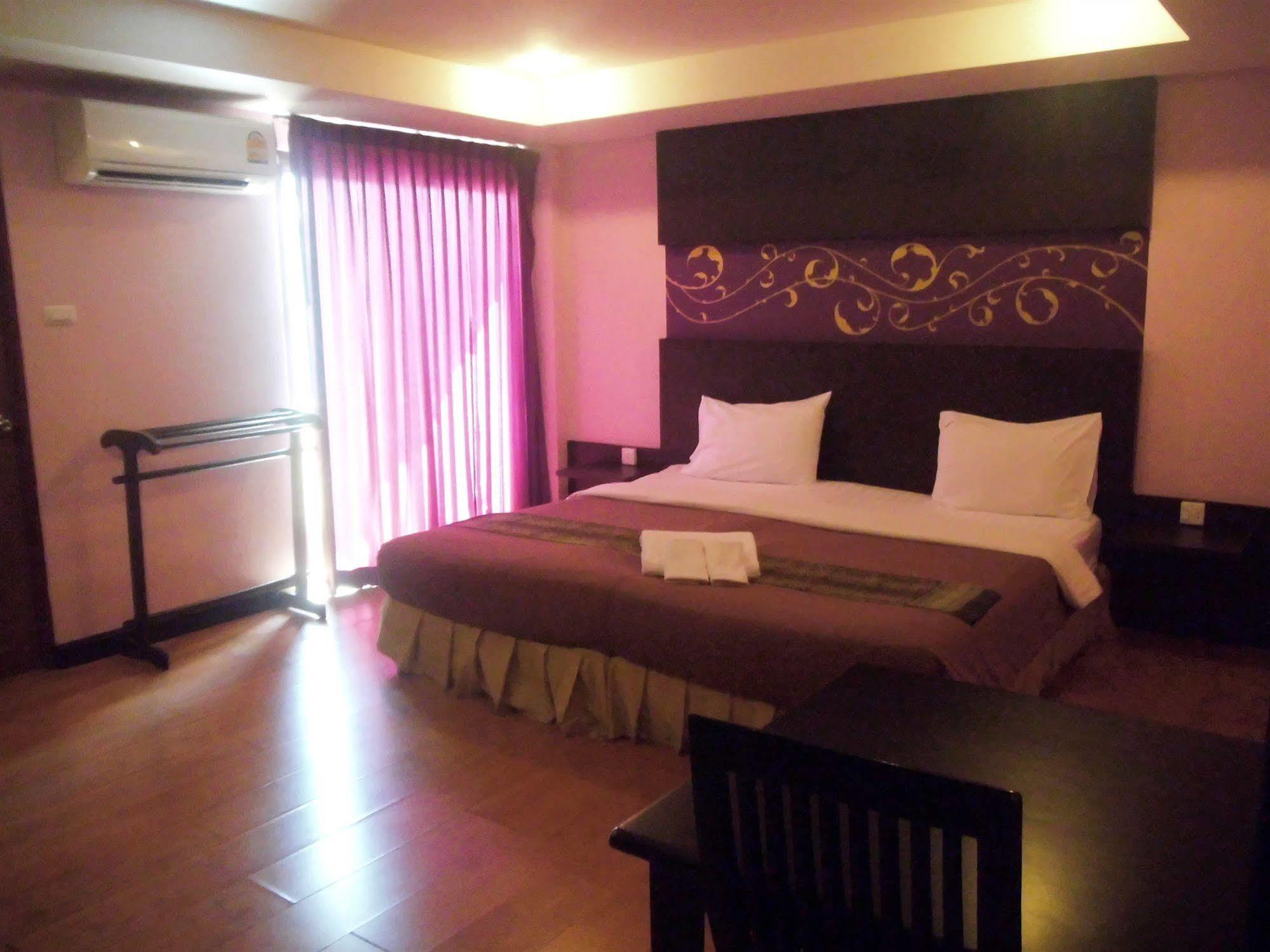 Baan Chalelarn Hotell HHQ Exteriör bild