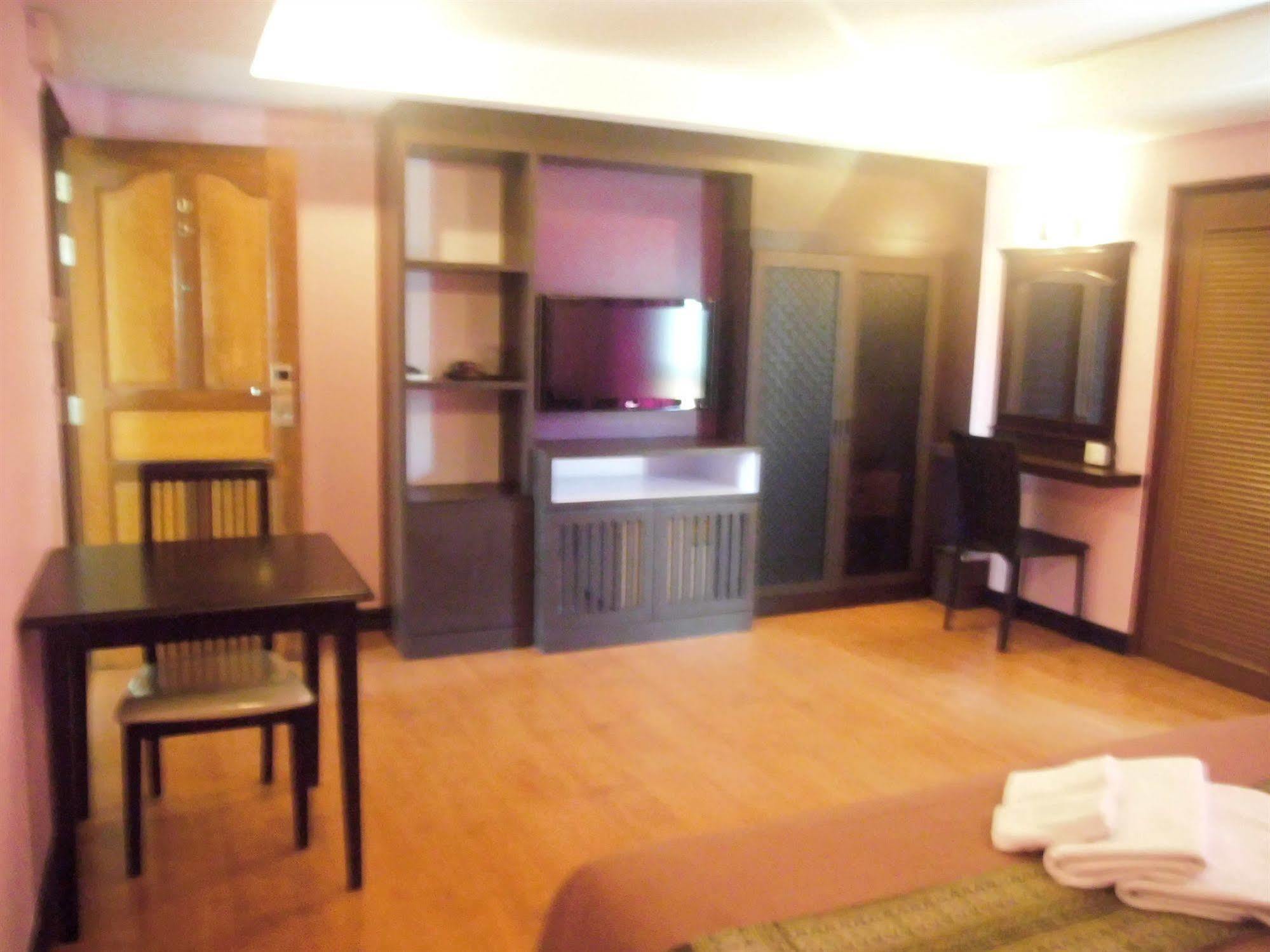 Baan Chalelarn Hotell HHQ Exteriör bild