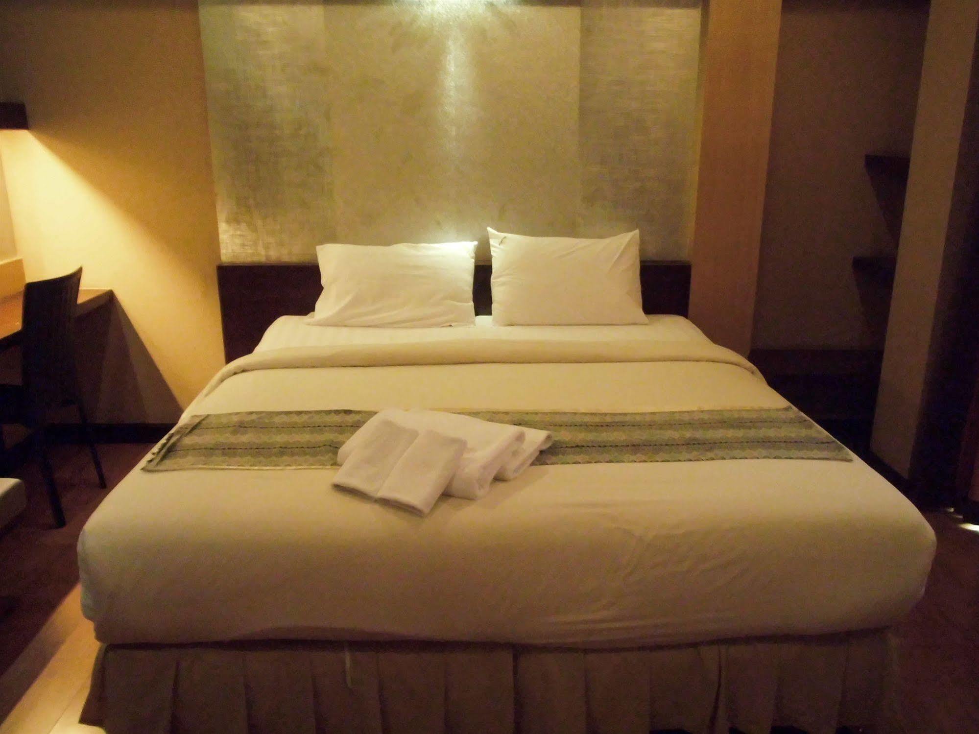 Baan Chalelarn Hotell HHQ Exteriör bild